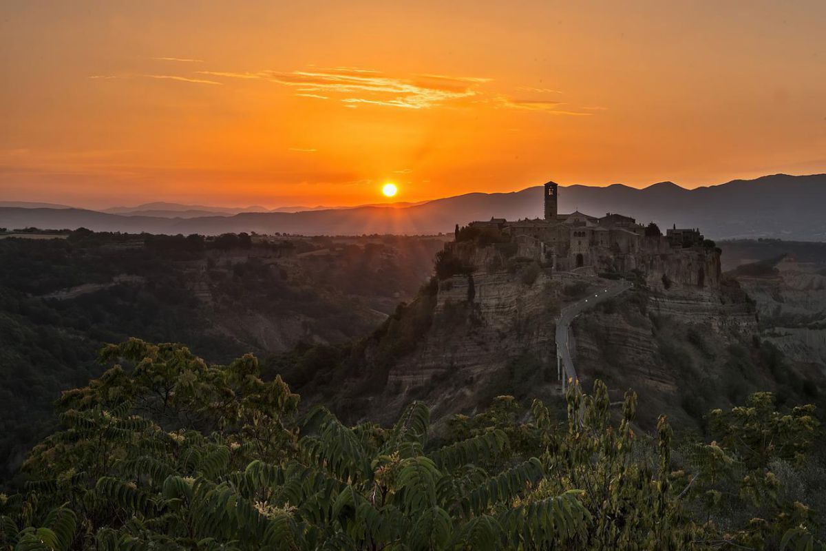 civita-di-bagnoregio tramonto